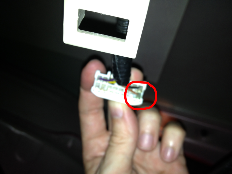 04 Prius Harness_Plug_3.PNG