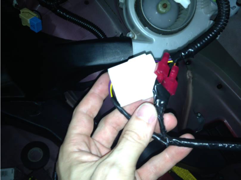 04 Prius Harness_Plug_5.PNG