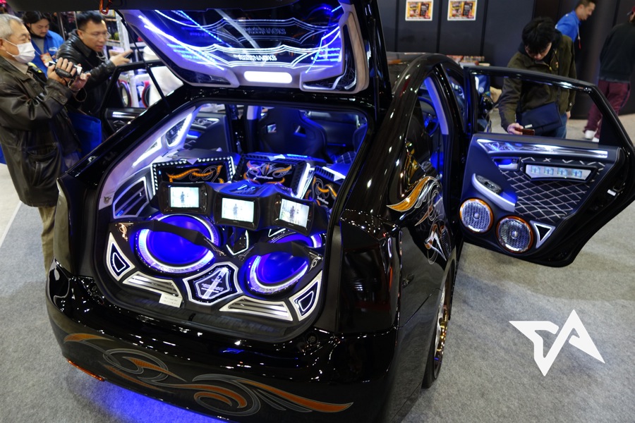Boom-boom-Prius.jpg