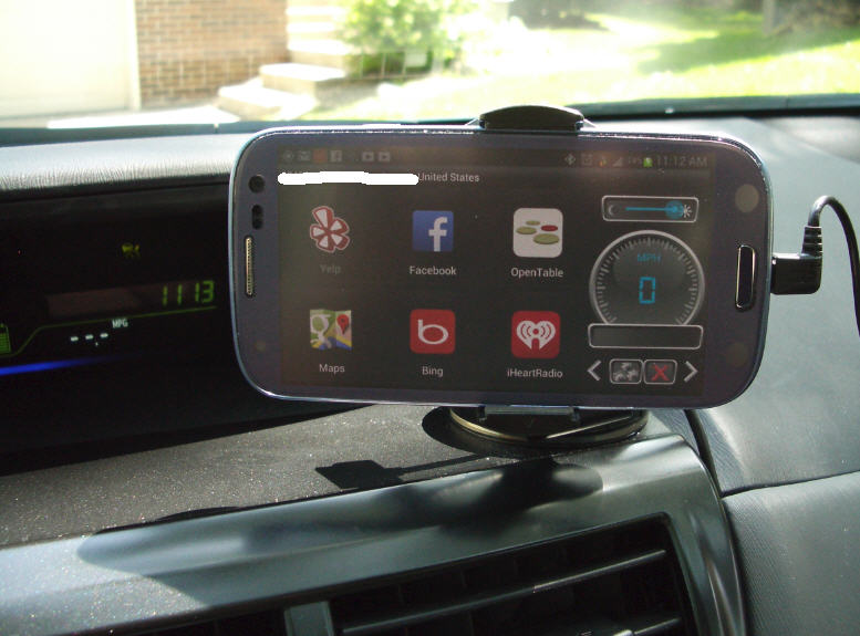 iBolt Dock n Drive screen 3 in Prius.JPG